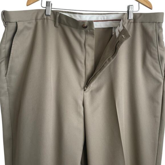 Haggar Mens Pants 44x30 Khaki Straight Leg Business Casual Neutral Travel Basics - Picture 6 of 12